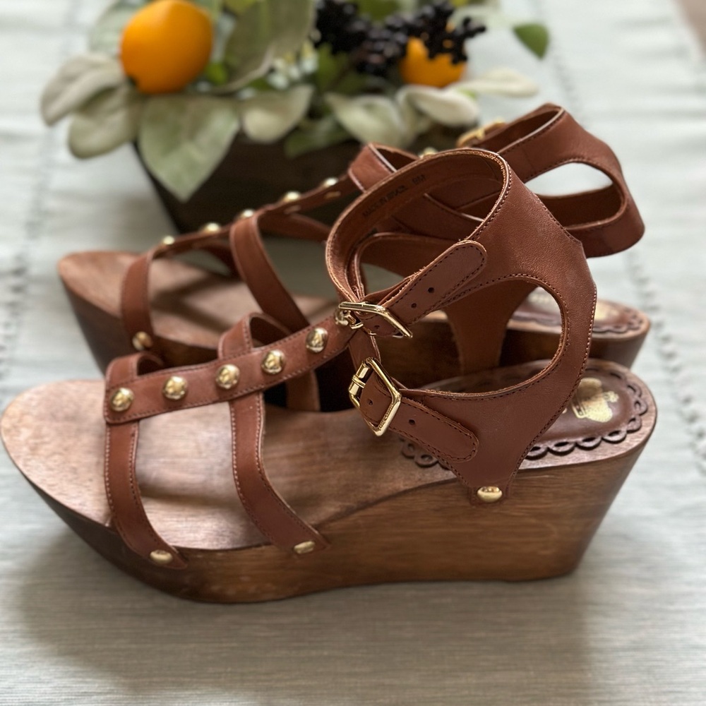 Juicy Couture Brown Leather Wedges with Gold Hardware - Picture 2 of 4